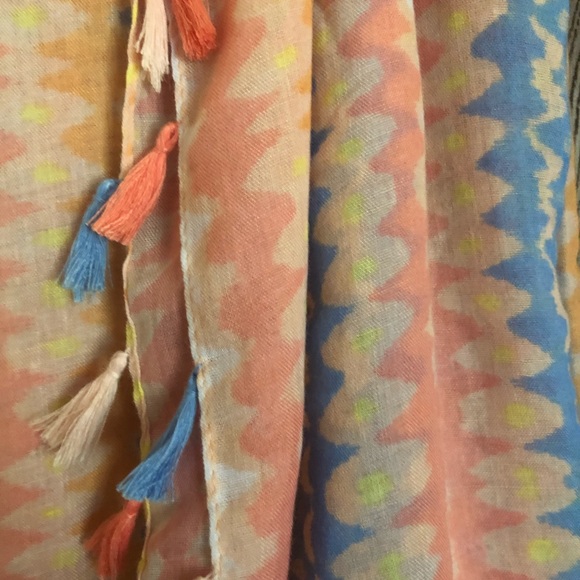 TCM scarf - Picture 2 of 3